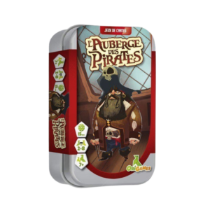 Boîte de jeu de cartes intitulée « L'Auberge des Pirates », représentant un pirate de bande dessinée coiffé d'un chapeau en forme de crâne, portant un cache-œil et une jambe de bois, debout à l'intérieur d'un navire. Les informations sur le jeu et le logo Origames sont visibles.